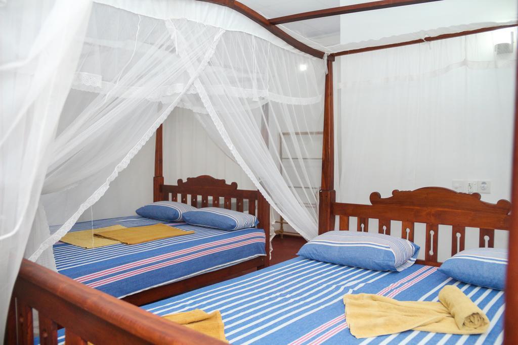 Tithira Guest House Mirissa Bagian luar foto