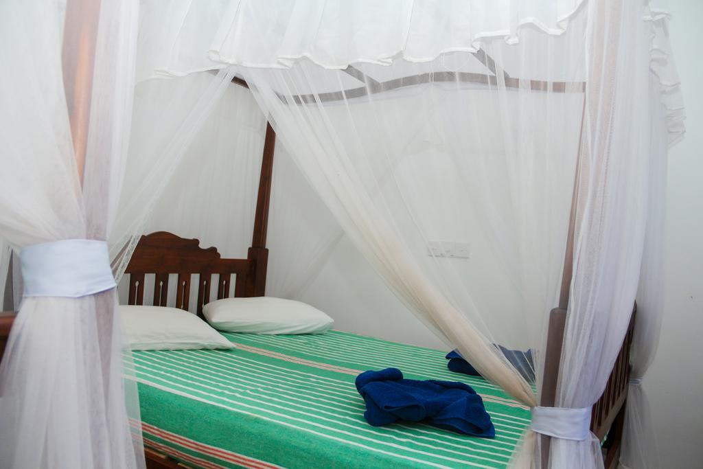 Tithira Guest House Mirissa Bagian luar foto