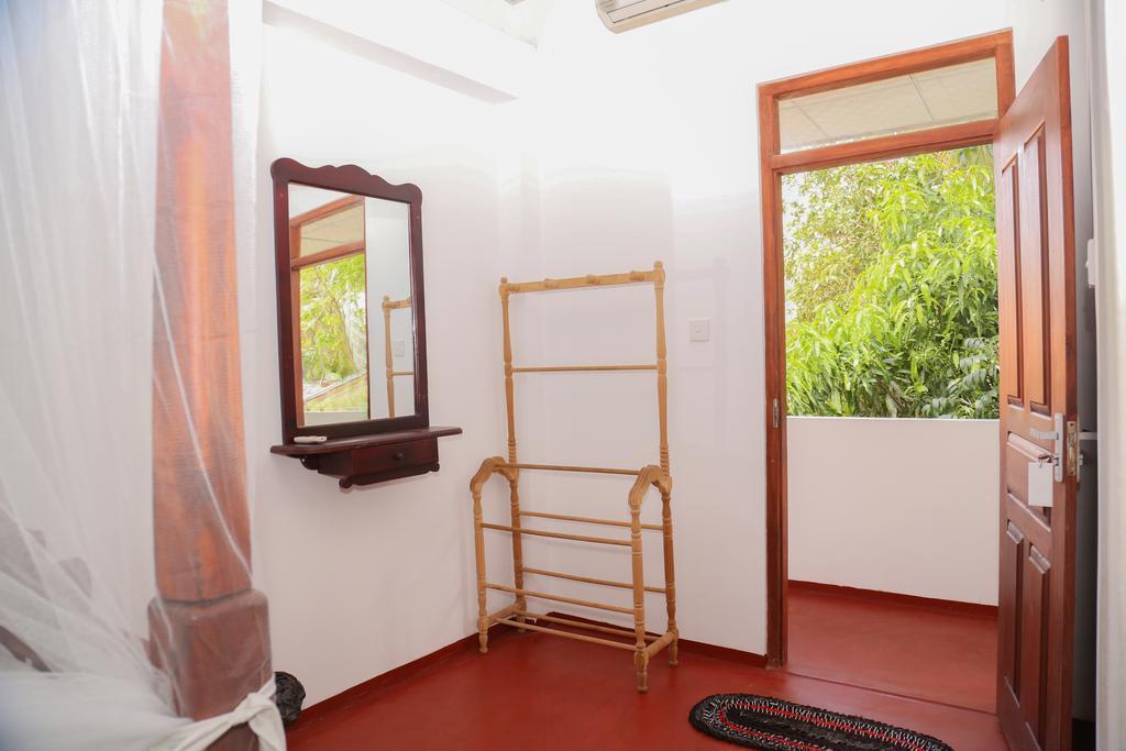 Tithira Guest House Mirissa Bagian luar foto