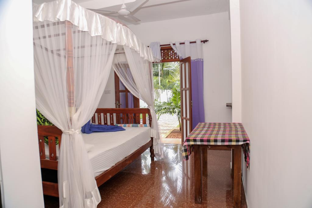 Tithira Guest House Mirissa Bagian luar foto