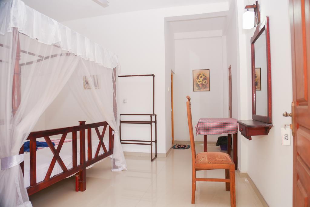 Tithira Guest House Mirissa Bagian luar foto