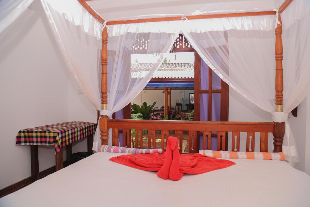 Tithira Guest House Mirissa Bagian luar foto