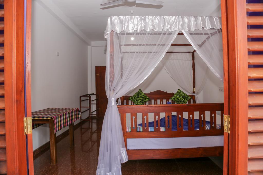 Tithira Guest House Mirissa Bagian luar foto