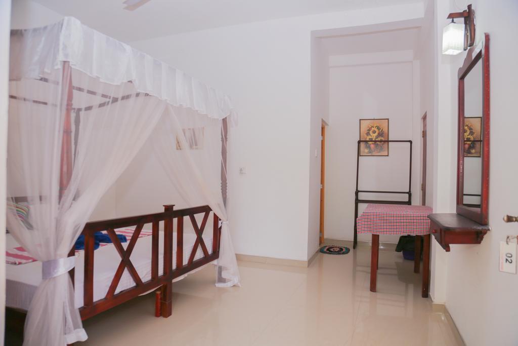 Tithira Guest House Mirissa Bagian luar foto