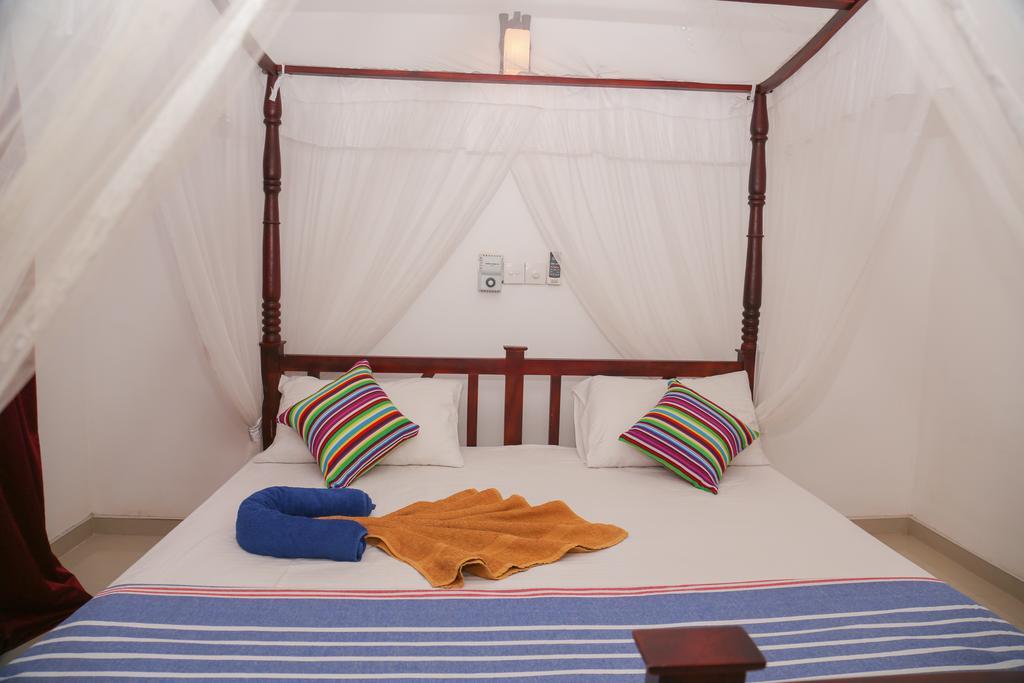 Tithira Guest House Mirissa Bagian luar foto