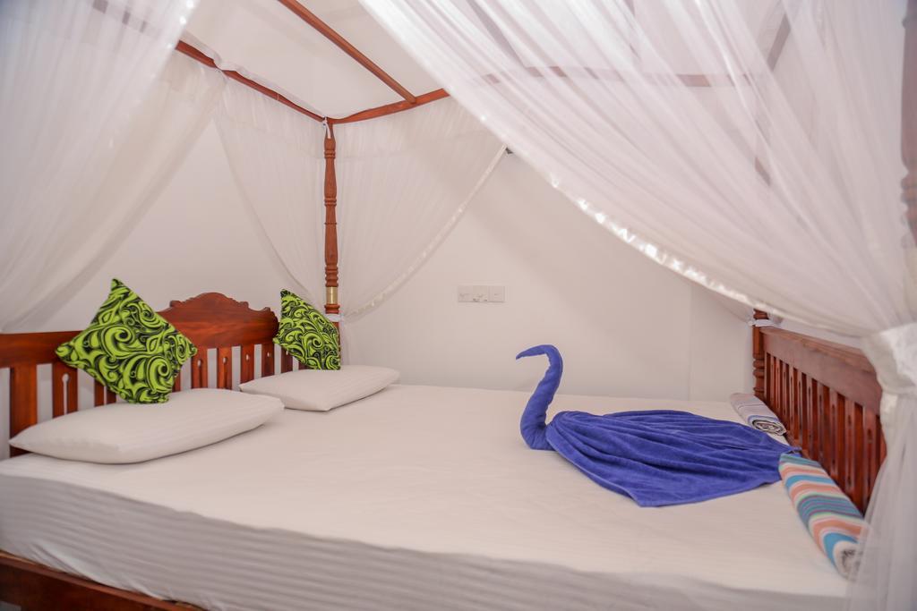 Tithira Guest House Mirissa Bagian luar foto